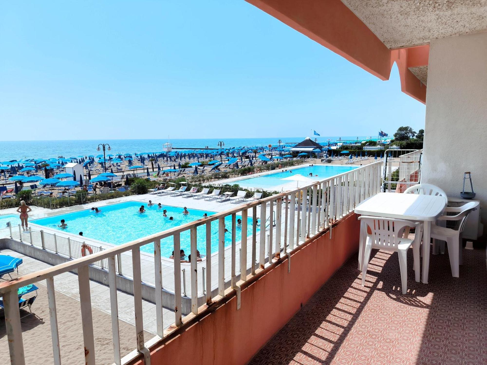 Apollo Fronte Mare Lägenhet Lido di Jesolo Exteriör bild