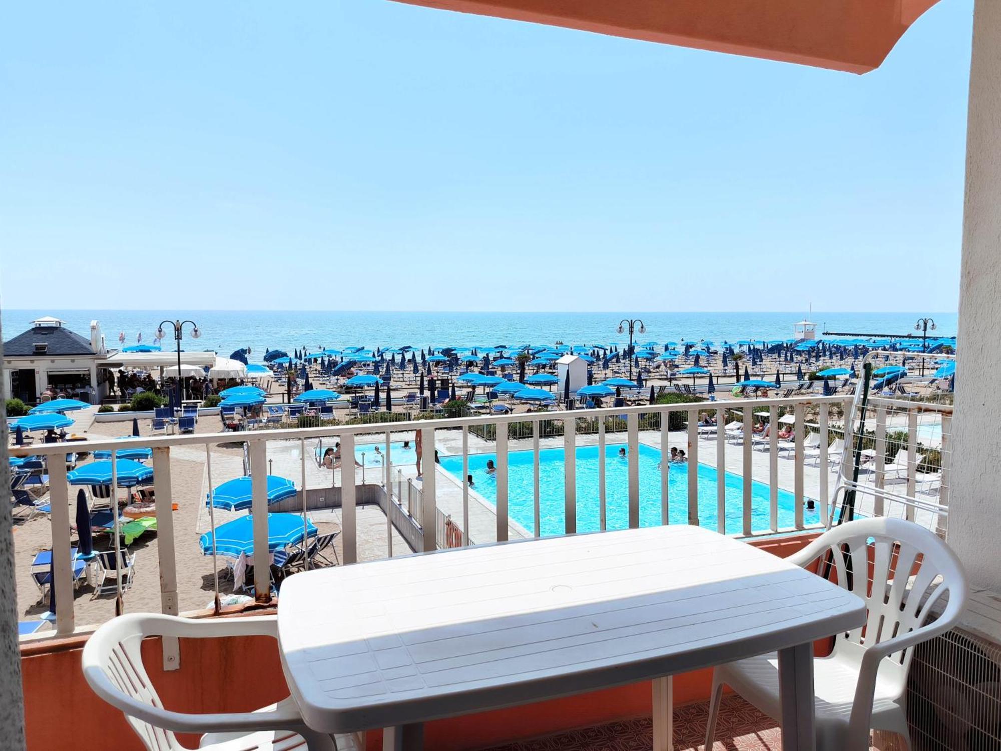 Apollo Fronte Mare Lägenhet Lido di Jesolo Exteriör bild