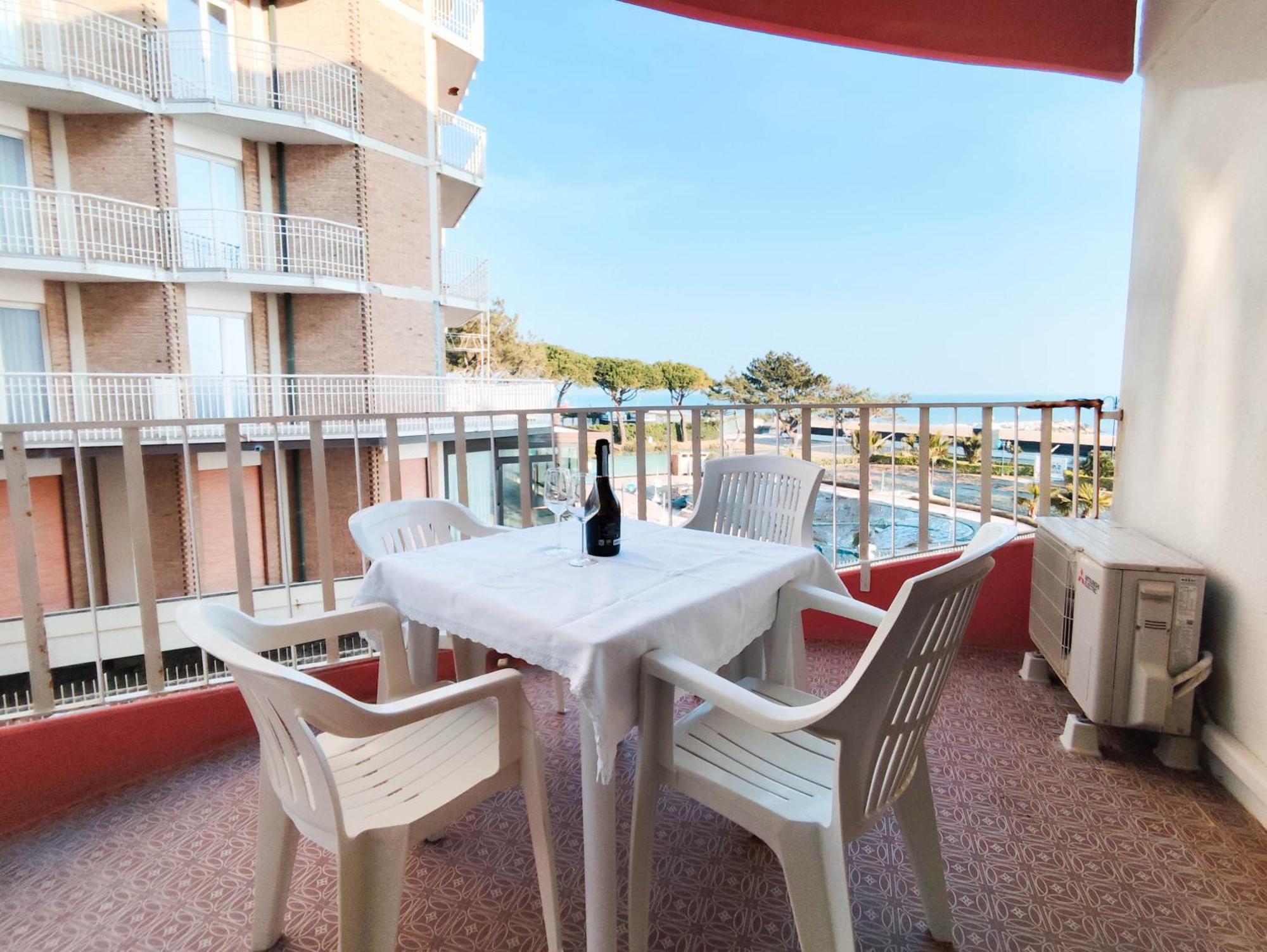 Apollo Fronte Mare Lägenhet Lido di Jesolo Exteriör bild